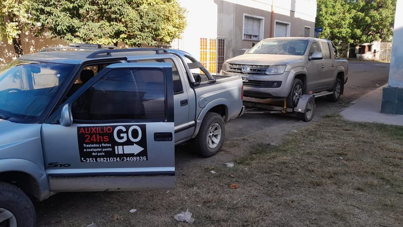 Auxilio GO transportando vehículos